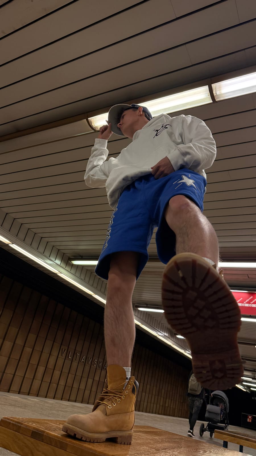 Metromood streetwear look v metru